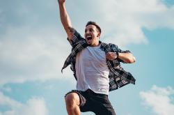 华体会官网-运动员坚韧向前，实力雄厚自信迈向胜利