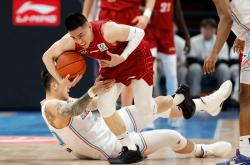 华体会官网-比赛中球队对手队员受伤退出